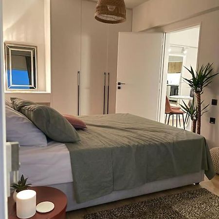 Cozy Apartment Opposite The Beach アテネ エクステリア 写真