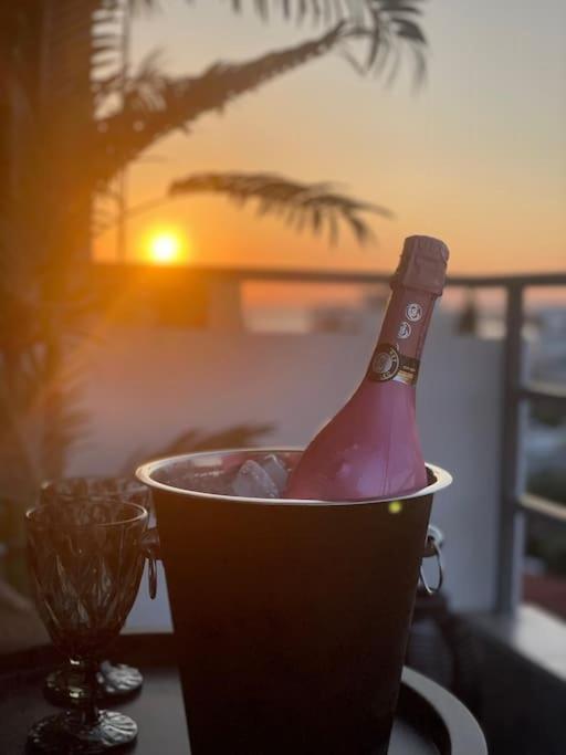 Cozy Apartment Opposite The Beach アテネ エクステリア 写真