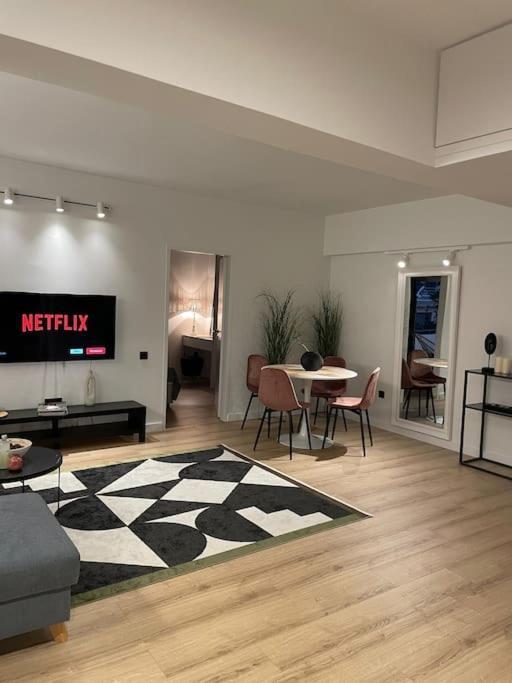 Cozy Apartment Opposite The Beach アテネ エクステリア 写真